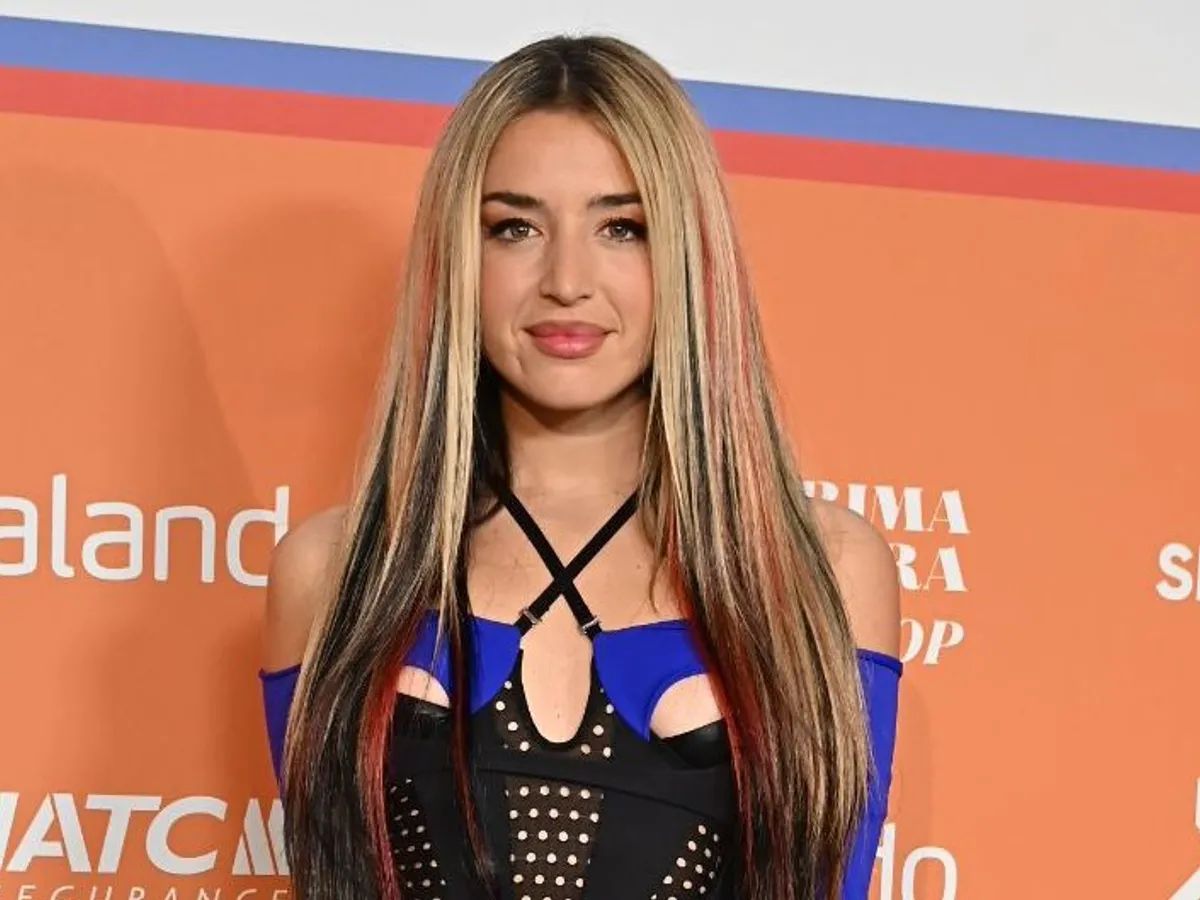 Describing a famous person