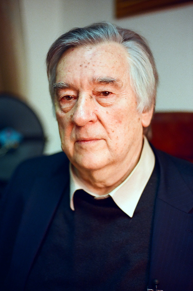 валентин распутин. писатель 85 лет. писатель 85 лет. 15 марта 1937 года родился валентин григорьевич распутин. распутин валентин ордена.
